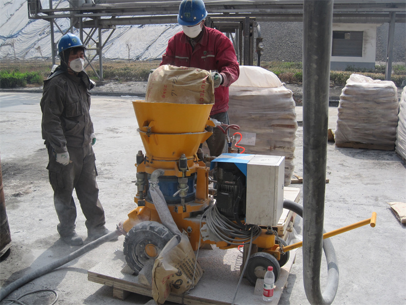 Refractory gunning machine spraying refractory